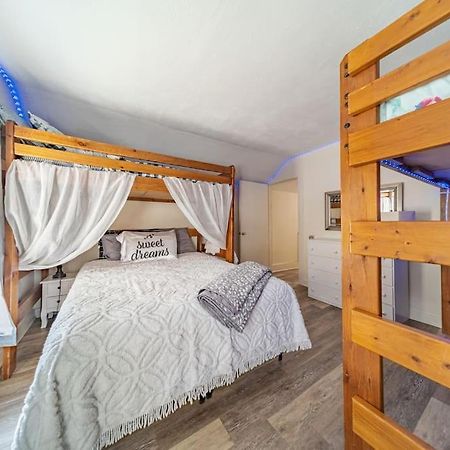 Cottage In The Falls, 2 B, 2 Bath, Fireplace 凯霍加福尔斯 外观 照片
