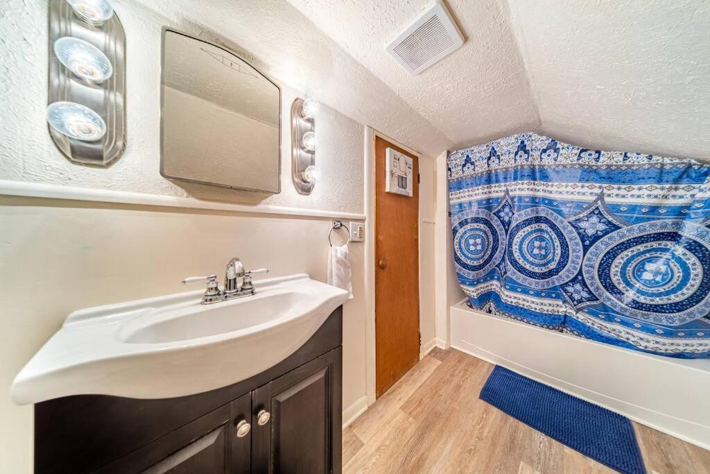 Cottage In The Falls, 2 B, 2 Bath, Fireplace 凯霍加福尔斯 外观 照片