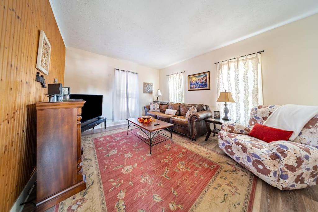 Cottage In The Falls, 2 B, 2 Bath, Fireplace 凯霍加福尔斯 外观 照片